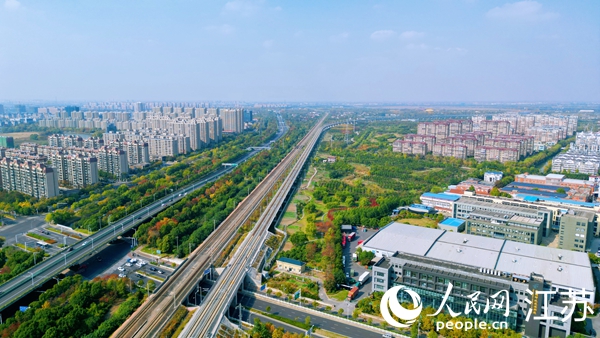 航拍幸福街道。人民網(wǎng)記者 王繼亮攝