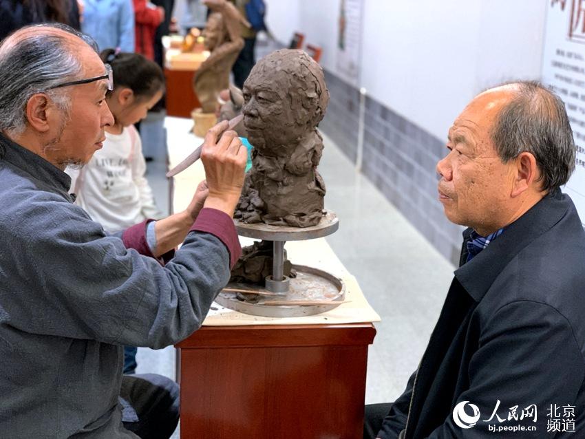 “魅力非遺，情系京西”北京地區(qū)非遺表演創(chuàng)作展開(kāi)幕。人民網(wǎng) 孟竹 攝