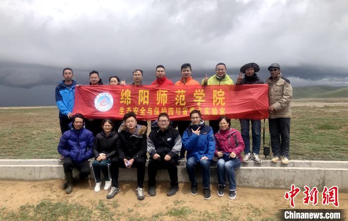 圖為綜合考察團野外調(diào)查組在西藏安多縣。西藏那曲市林業(yè)和草原局供圖