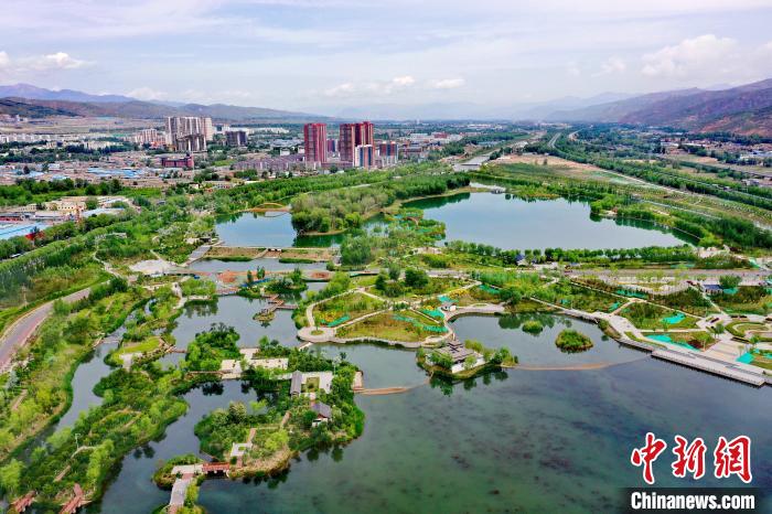 西北城市西寧立生態(tài)文明高地新典范：“一城山水、百園千姿”