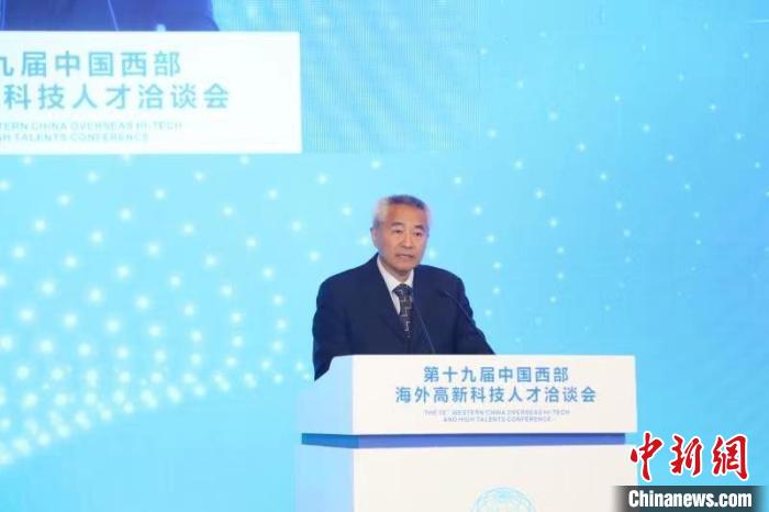 全國政協副主席、九三學社中央常務副主席邵鴻出席論壇并致辭?！∷拇ㄊ∥y戰(zhàn)部供圖
