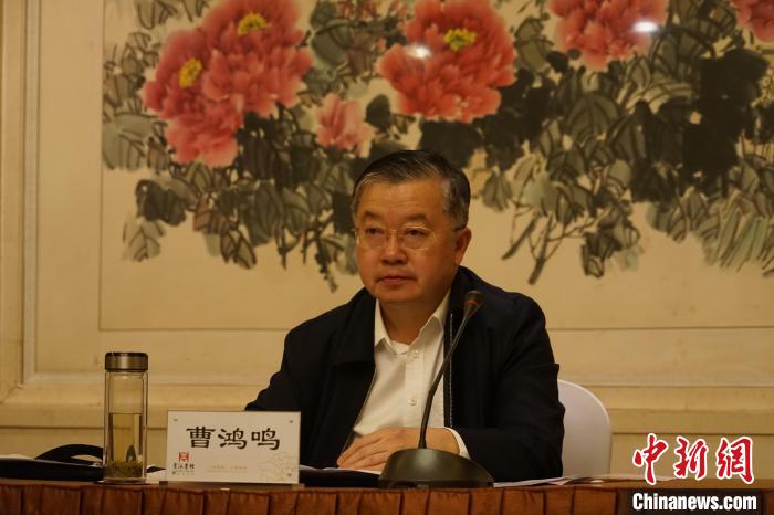圖為全國(guó)人大常委會(huì)委員、全國(guó)人大華僑委員會(huì)副主任委員、致公黨中央副主席曹鴻鳴講話(huà)?！∨擞隄?攝