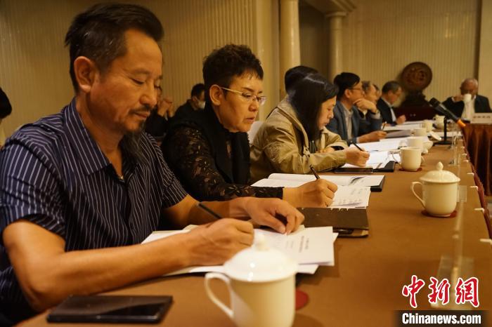 圖為座談會(huì)現(xiàn)場(chǎng)?！∨擞隄?攝
