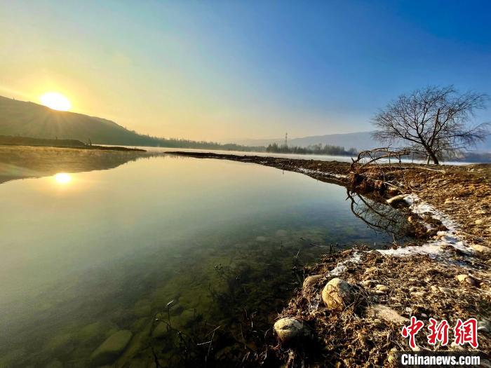 圖為青海省化隆縣黃河濕地景色?！±钣穹?攝