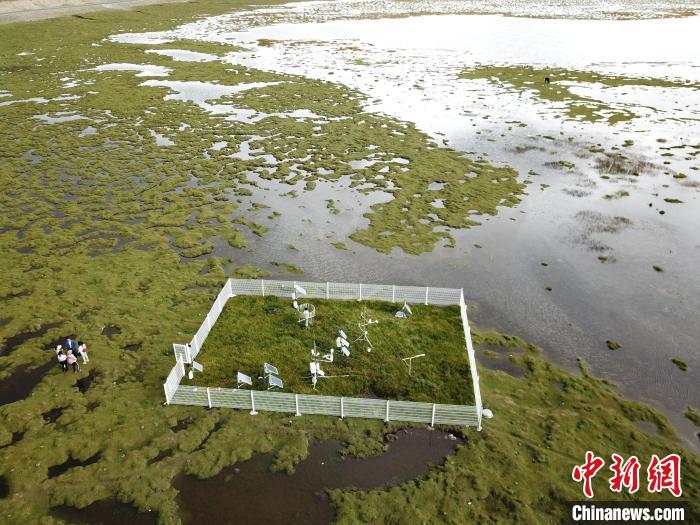 圖為玉樹隆寶高寒濕地生態(tài)氣象試驗站?！∏嗪Ｊ庀缶?供圖