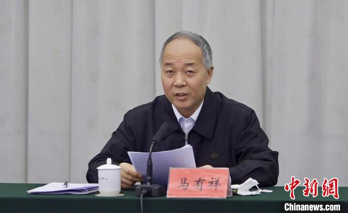 圖為農(nóng)業(yè)農(nóng)村部副部長(zhǎng)馬有祥在部省共同打造青海綠色有機(jī)農(nóng)畜產(chǎn)品輸出地推進(jìn)會(huì)議上講話?！±罱瓕?攝