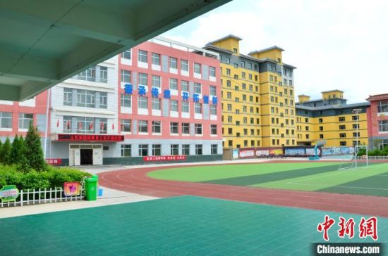 圖為化隆縣第一小學(xué)?！◆?shù)り枴z