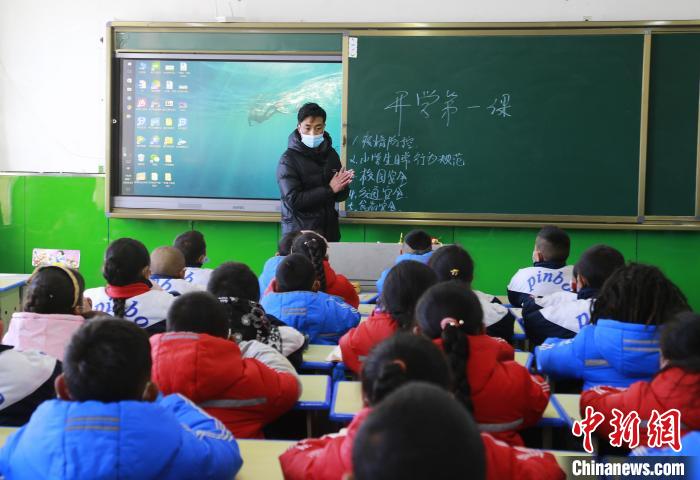 圖為學(xué)生正在上課?！●R銘言 攝