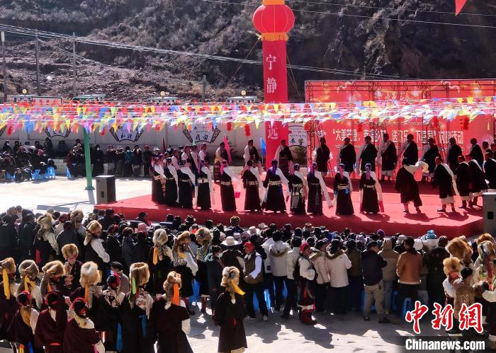 文藝活動全景?！∶⒖悼h委宣傳部供圖
