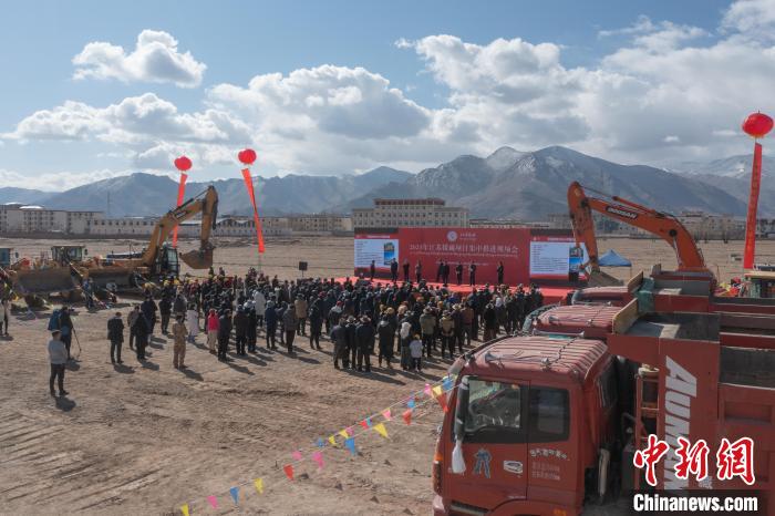 圖為2023年江蘇援藏項目集中推進會現(xiàn)場?！∝暩聛硭?攝