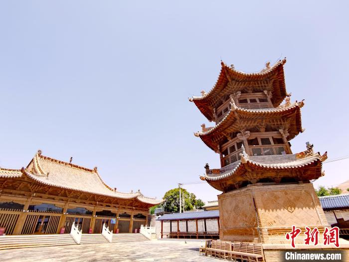 圖為阿河灘清真寺局部。　張?zhí)砀?攝