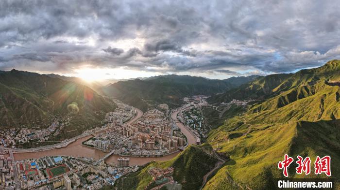 西藏昌都市3.84萬(wàn)戶、19.46萬(wàn)貧困人口全部脫貧