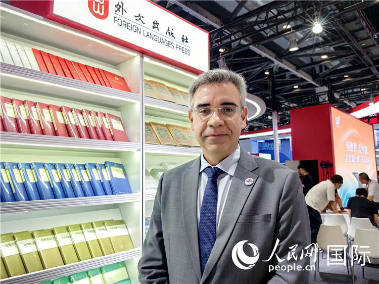 巴西東進出版社社長高文勇接受人民網(wǎng)專訪。人民網(wǎng)記者 符園園攝