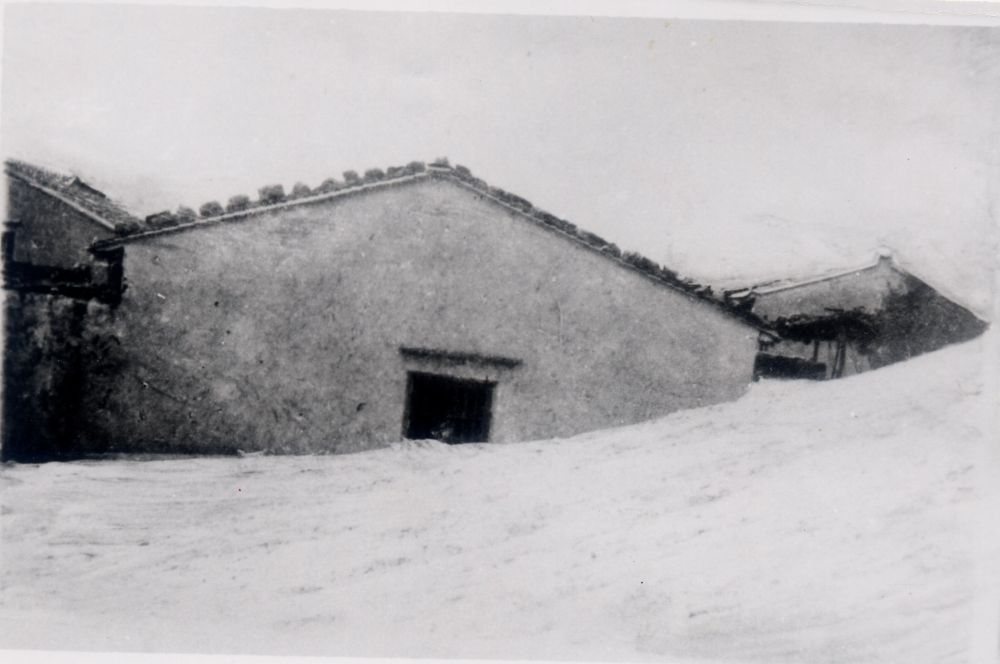 昔日的東山島風(fēng)沙掩埋部分村民村舍（資料照片）。