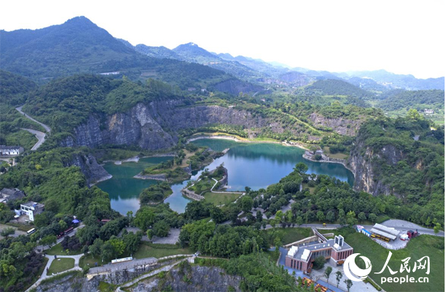 由廢棄礦山改建成的銅鑼山礦山公園。人民網(wǎng)記者 劉祎攝