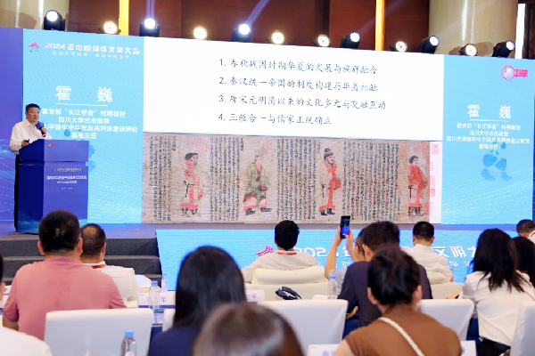 講好中華民族共同體故事，讓網(wǎng)絡(luò)“連心”更“聚心”
