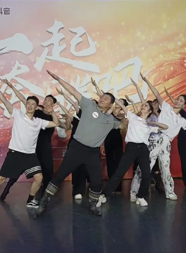 講好中華民族共同體故事，讓網(wǎng)絡(luò)“連心”更“聚心”