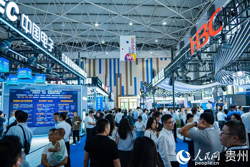 3、2024數(shù)博會(huì)共吸引400余家展商參展。人民網(wǎng) 陽茜攝.jpg
