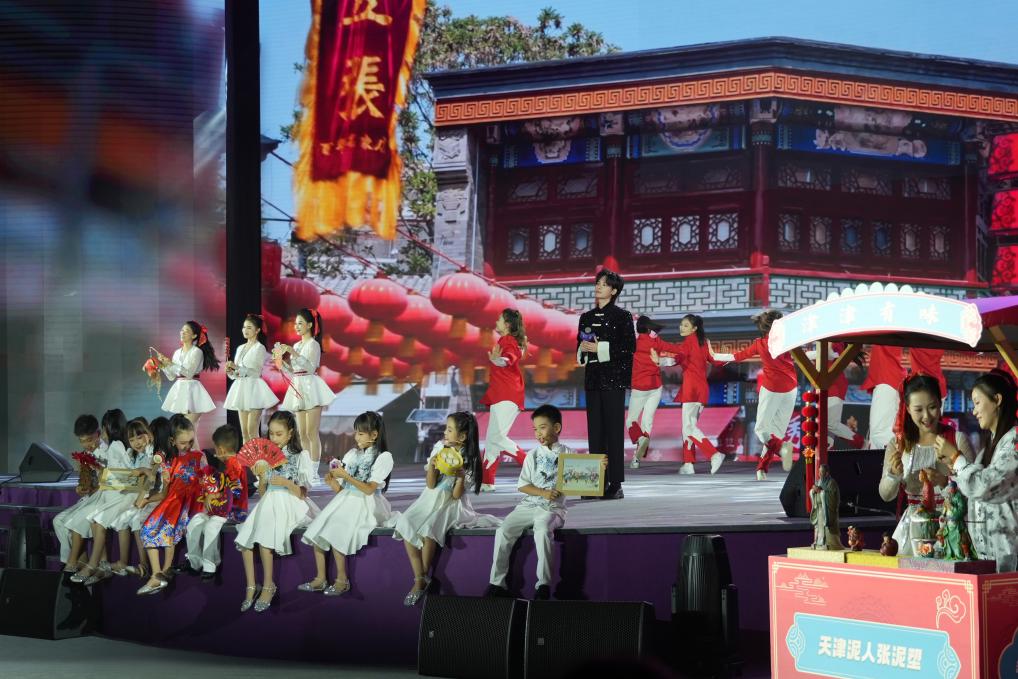《津門謠》節(jié)目現(xiàn)場。人民網(wǎng)記者 于凱攝