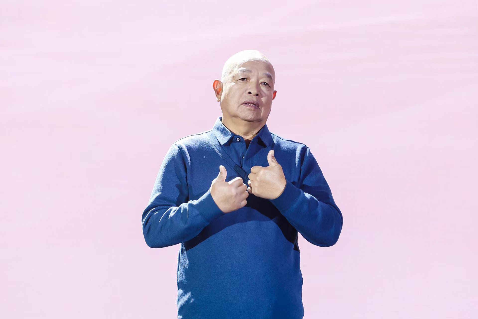 “山東好人”、煙臺市無聲洗車場經(jīng)理柳興濤。人民視頻供圖。