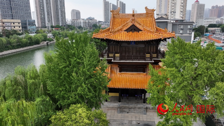 黃樓外觀。人民網(wǎng)記者 余樂攝