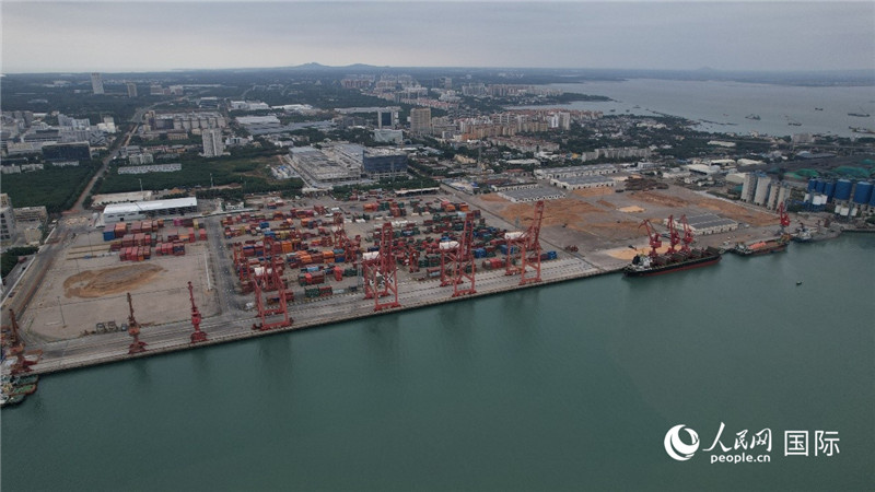 海南省儋州市洋浦國際集裝箱碼頭俯瞰圖。人民網(wǎng)記者孟凡盛攝