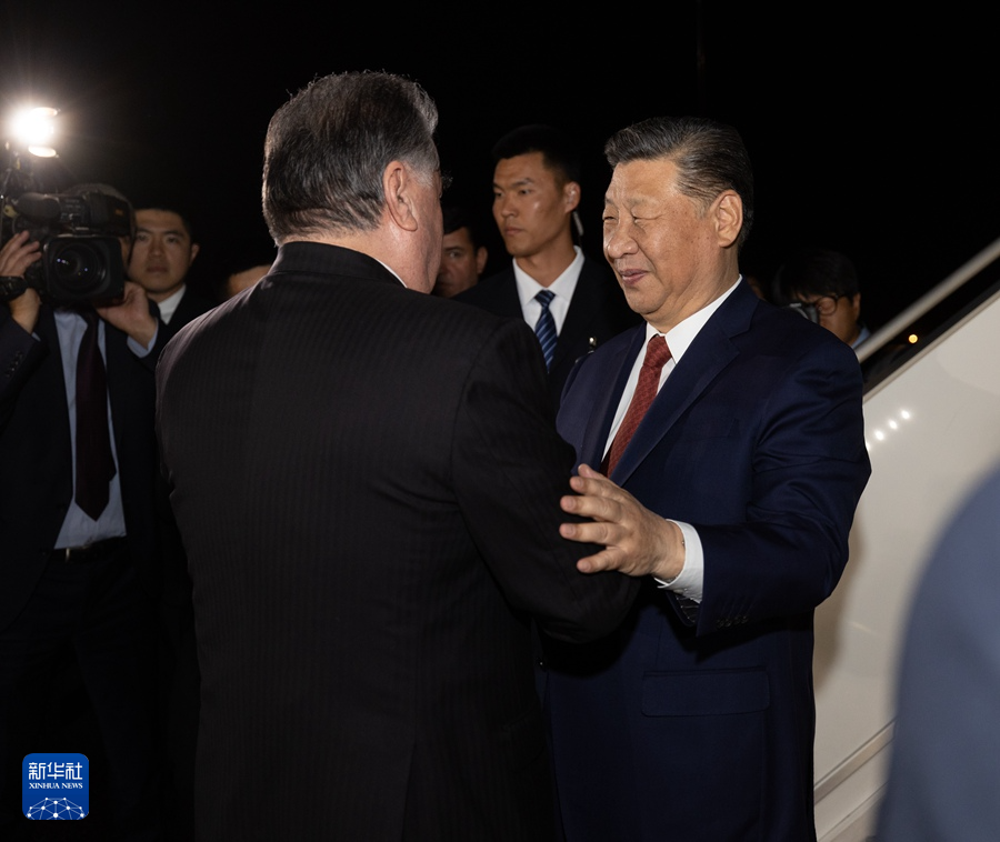 習(xí)近平抵達(dá)杜尚別開始對(duì)塔吉克斯坦進(jìn)行國事訪問