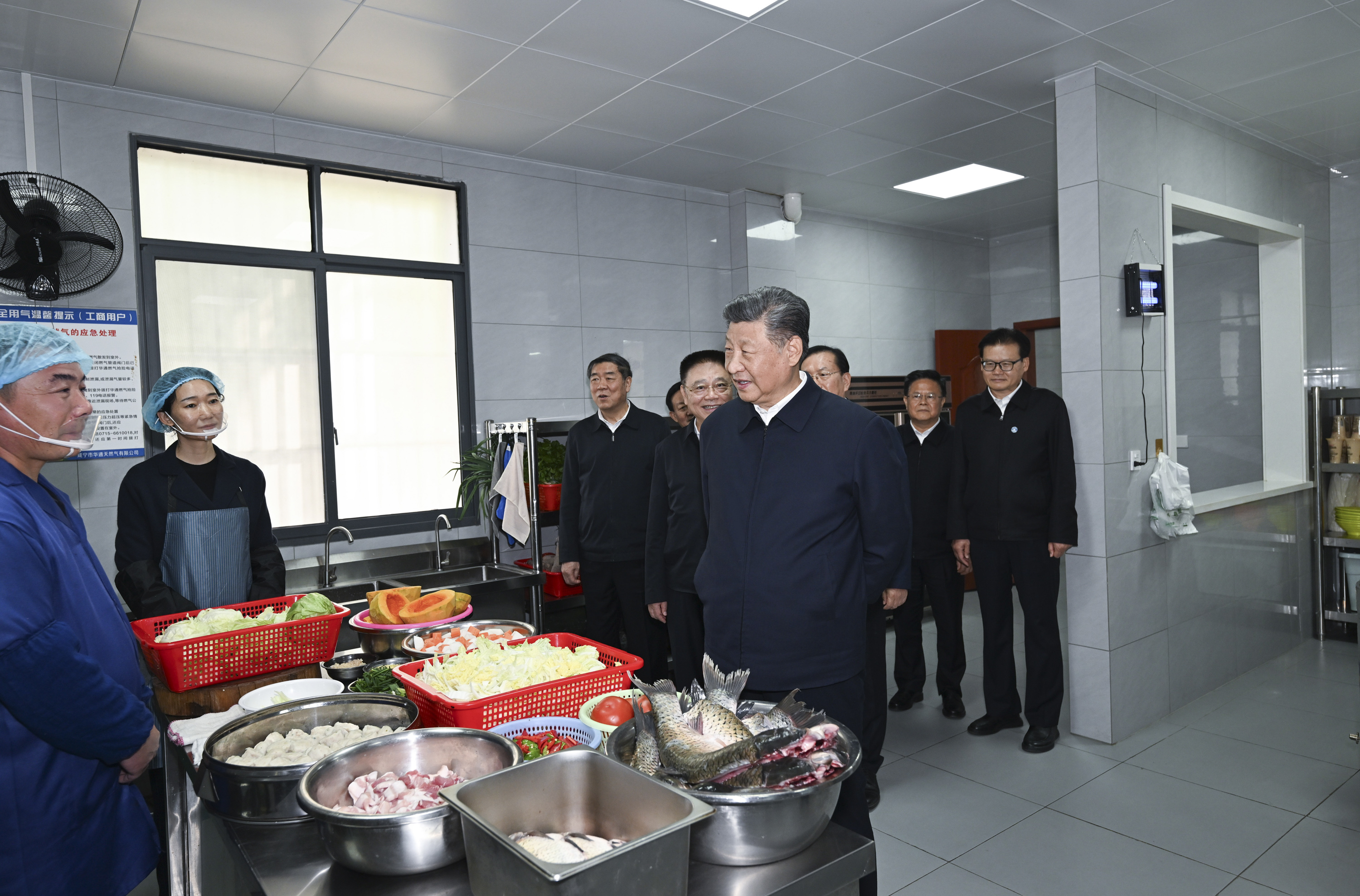 2024年11月5日，習(xí)近平總書記在湖北省咸寧市嘉魚縣潘家灣鎮(zhèn)四邑村考察。