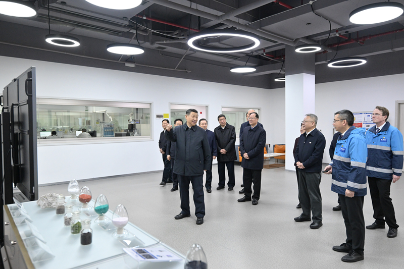 2024年3月18日，習近平總書記在中德合資企業(yè)巴斯夫杉杉電池材料有限公司考察。