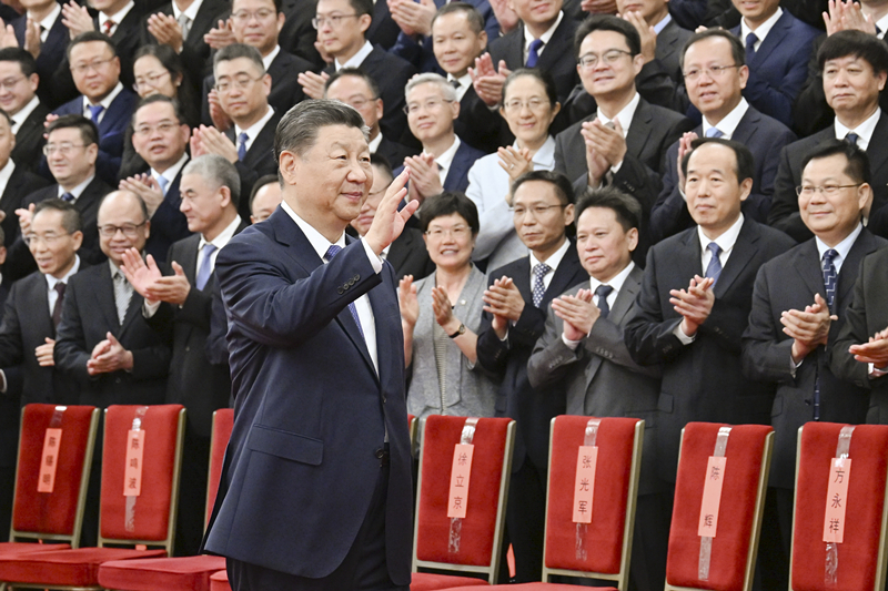 2024年9月23日，習近平總書記等黨和國家領導人接見探月工程嫦娥六號任務參研參試人員代表。