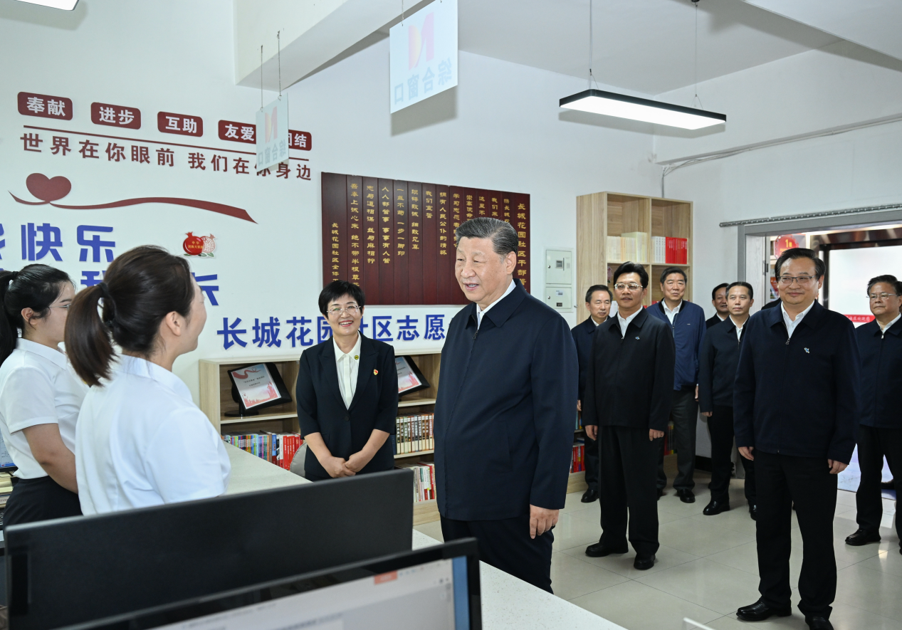2024年6月19日，習近平總書記來到寧夏銀川市金鳳區(qū)長城花園社區(qū)考察。