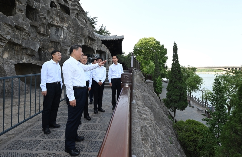 2025年5月19日至20日，中共中央總書記、國家主席、中央軍委主席習(xí)近平在河南考察。這是19日下午，習(xí)近平在洛陽龍門石窟考察。新華社記者 謝環(huán)馳 攝