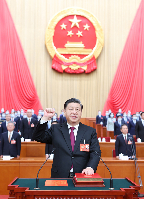 2023年3月10日，習近平進行憲法宣誓。