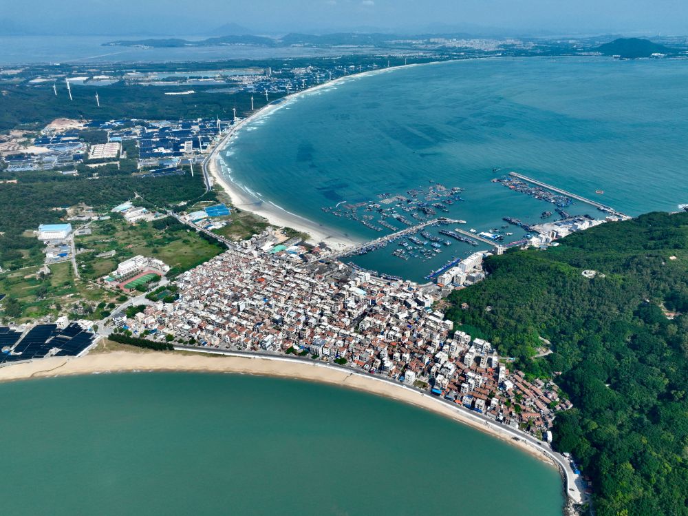 這是2024年10月16日拍攝的福建省漳州市東山縣澳角村（無人機(jī)照片）。新華社記者姜克紅攝