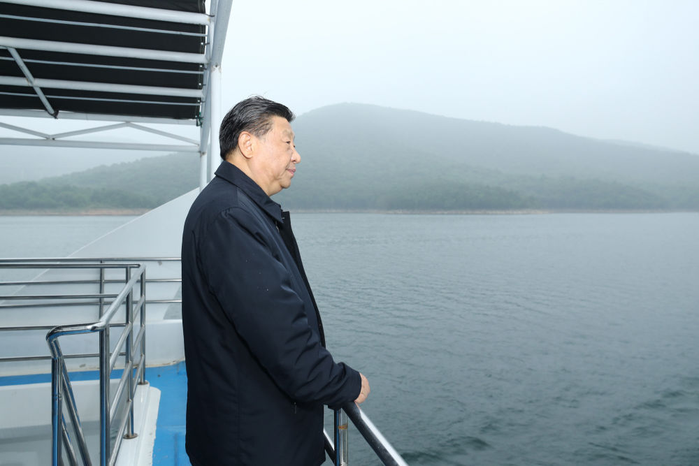 2021年5月13日下午，習(xí)近平總書記在河南南陽乘船考察丹江口水庫。