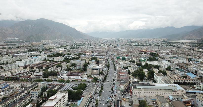 8月10日無人機(jī)拍攝的拉薩城市一景。新華社記者 王益亮 攝.jpg