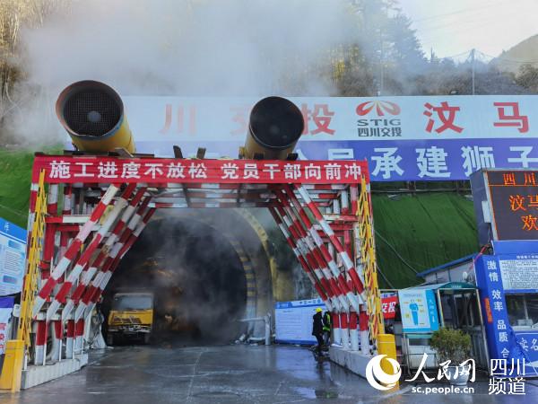 獅子坪隧道口。郭瑩 攝