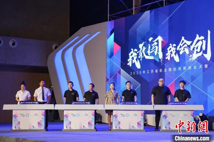 圖為拉東參加“建行杯”第六屆中國國際“互聯(lián)網(wǎng)+”大學生創(chuàng)新創(chuàng)業(yè)大賽省賽?！∈茉L者供圖 攝