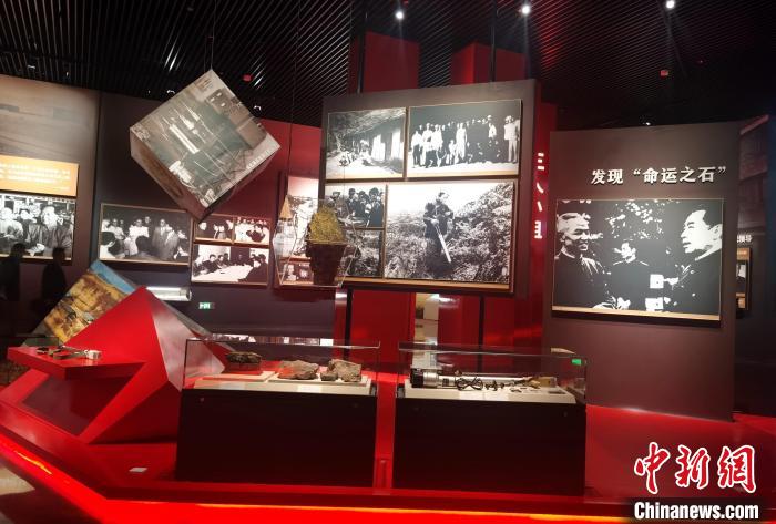 圖為紀(jì)念館內(nèi)部一角?！《∮衩?攝