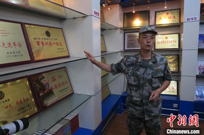 圖為南疆軍區(qū)某合成團(tuán)1連連長(zhǎng)齊楠。　楊程晨 攝
