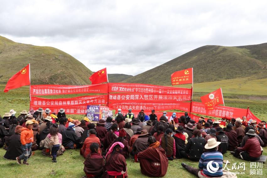草地上宣講。巴登攝