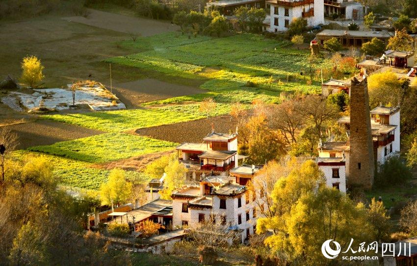 丹巴美景。李永安攝