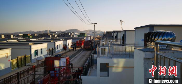 圖為蘭州新區(qū)移民安置區(qū)。　魏建軍 攝