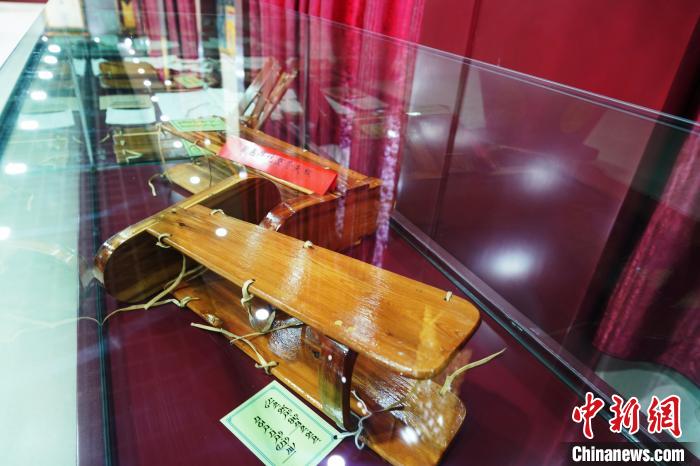 圖為藏醫(yī)外治骨科夾板?！●R銘言 攝