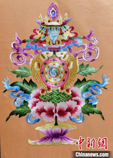 圖為藏繡作品?！∑钤鲚?攝