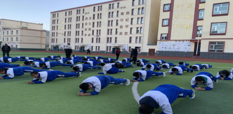 青?，斍撸寒惖剞k班讓孩子享受優(yōu)質(zhì)教育