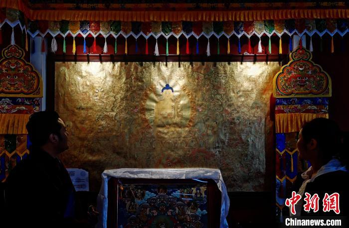 圖為使用金汁創(chuàng)作的金唐。　張?zhí)砀?攝