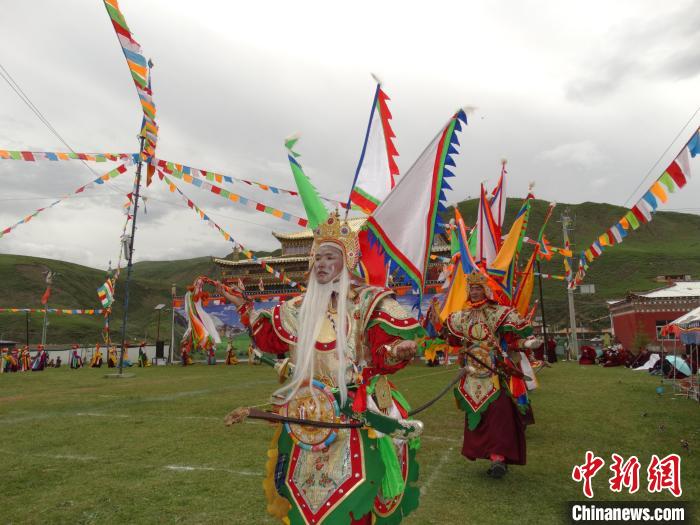 圖為演員進(jìn)行表演?！“喱斂h文體旅游廣電局 供圖