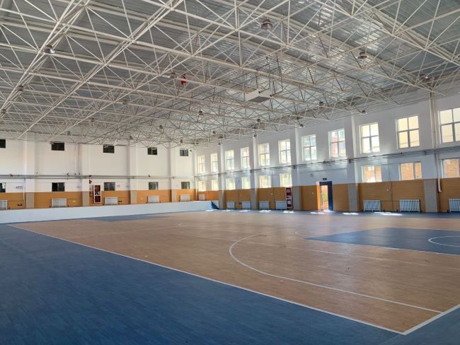 圖4 濱州市投資650余萬元為海北州第三高級(jí)中學(xué)建設(shè)的“風(fēng)雨操場”逄鑫珊 攝