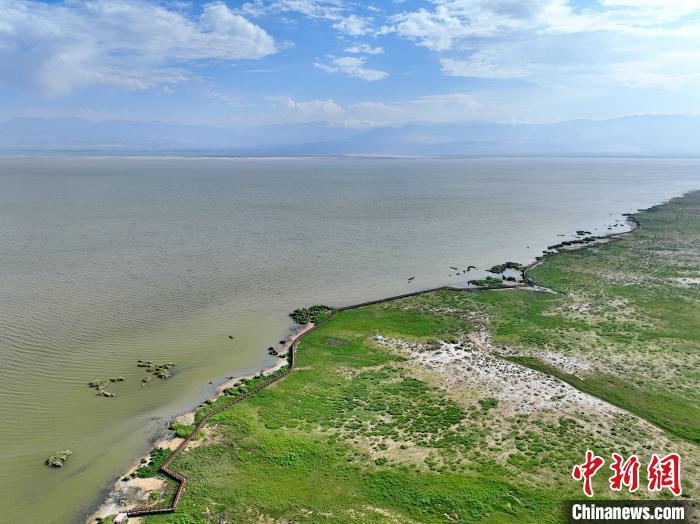 圖為航拍都蘭湖國家濕地公園?！∑钤鲚?攝